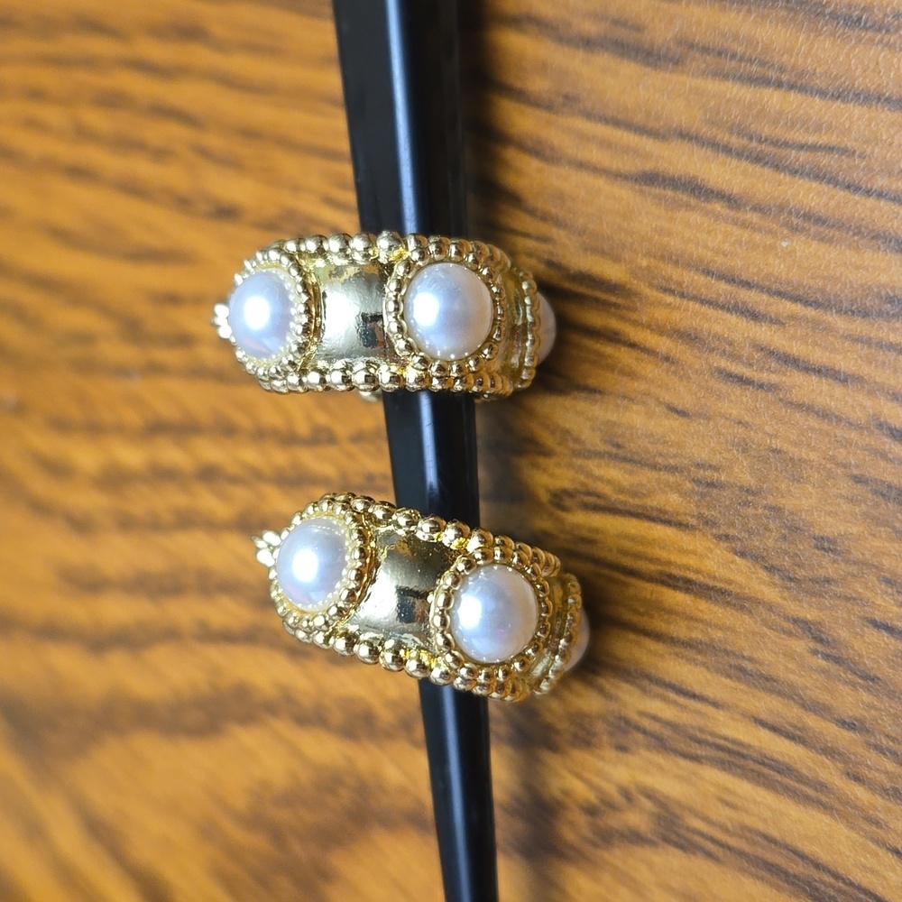 Fashion Pearl Gold tone Earrings